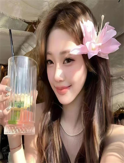 《国家破产之日》人物解析：配角的精彩演绎与功能作用 理解角色塑造的艺术